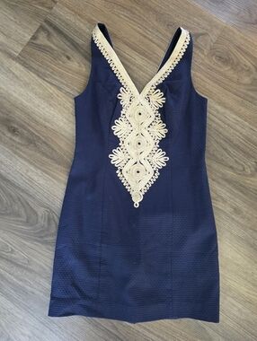 Lilly Pulitzer True Navy/Shimmer Gold Embroidered Neck Largo Shift Dress SZ 2